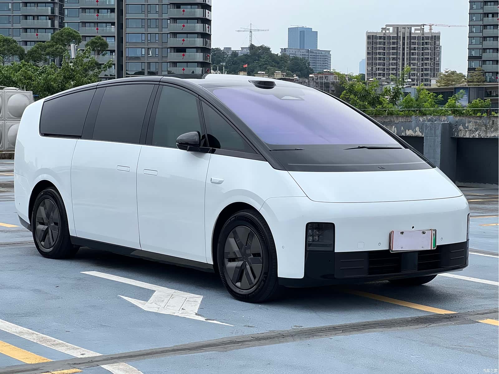 Li Auto MEGA, 2025 2