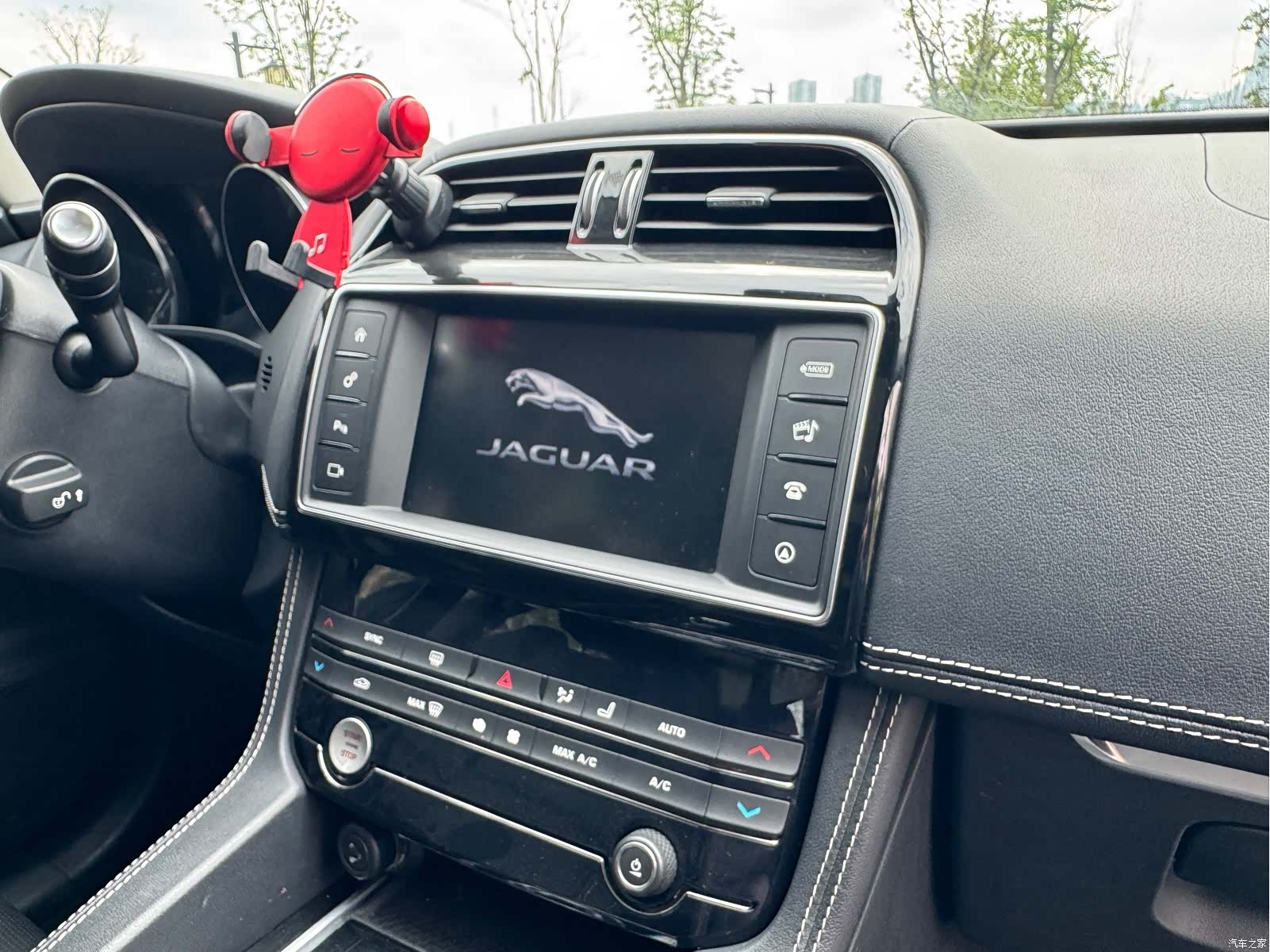 Jaguar F-PACE, 2017 19