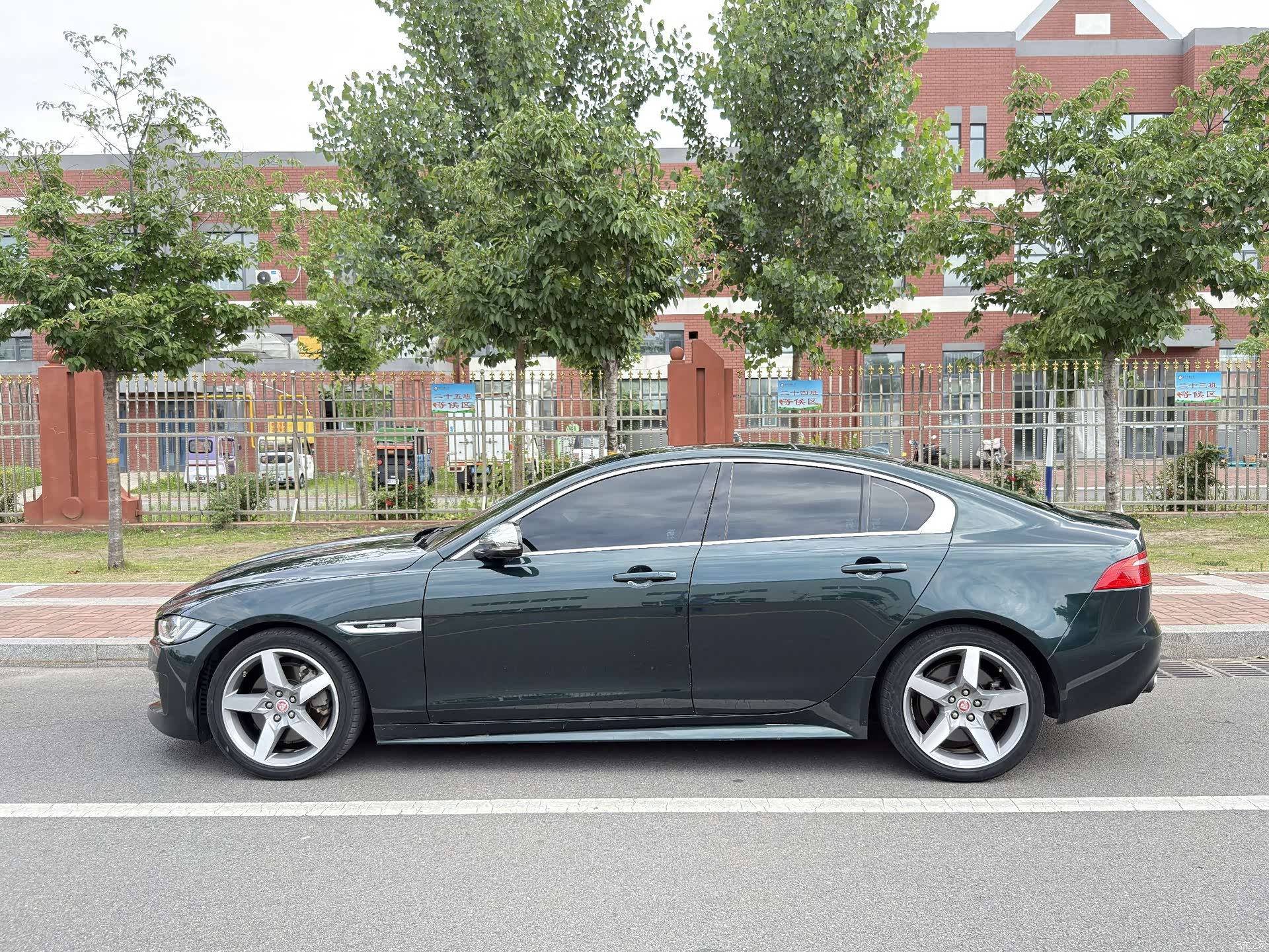 Jaguar XE, 2016 3