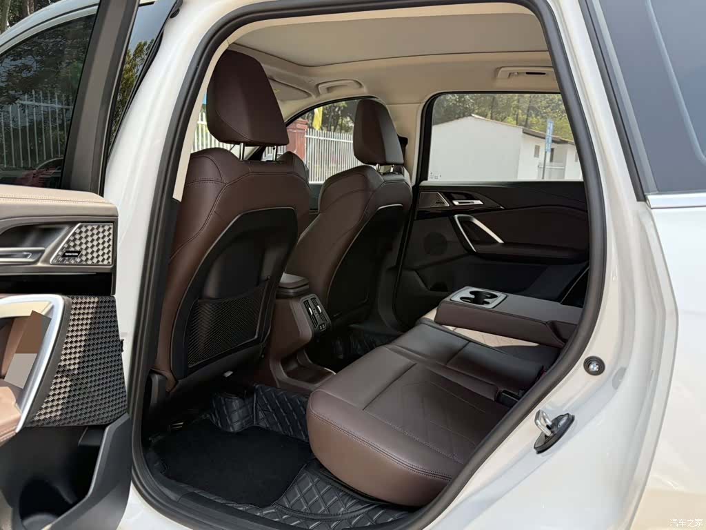BMW X1, 2023 все фото