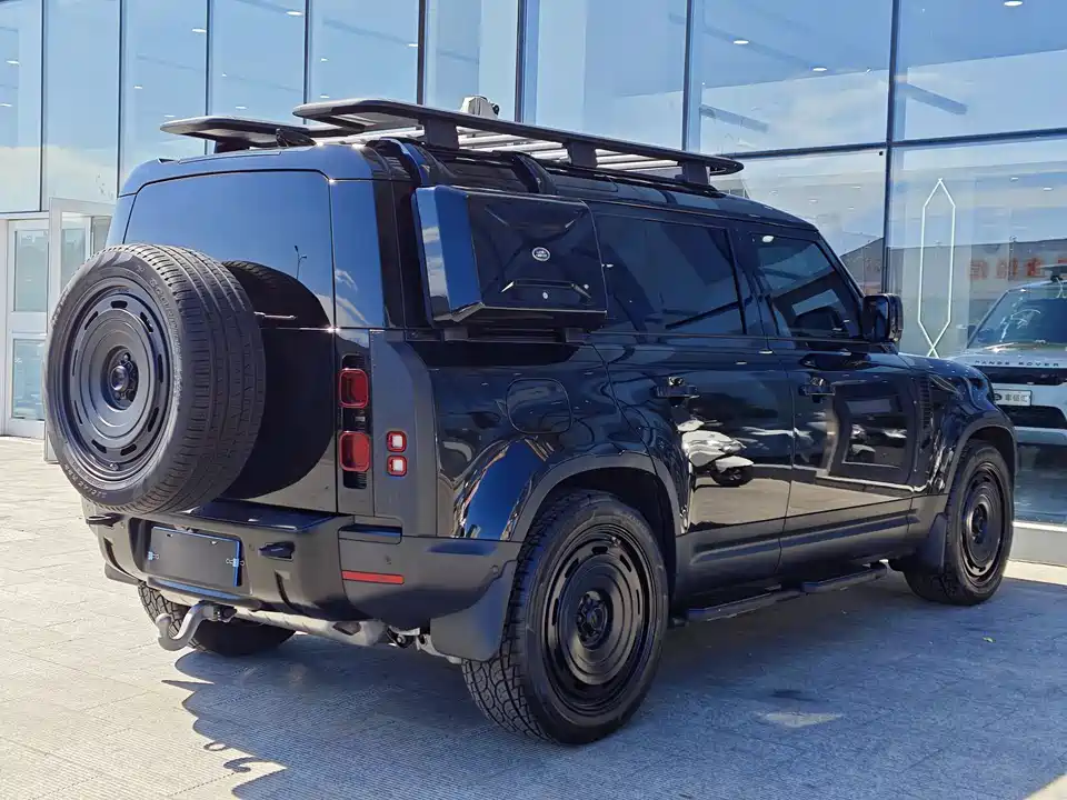 Land Rover guard