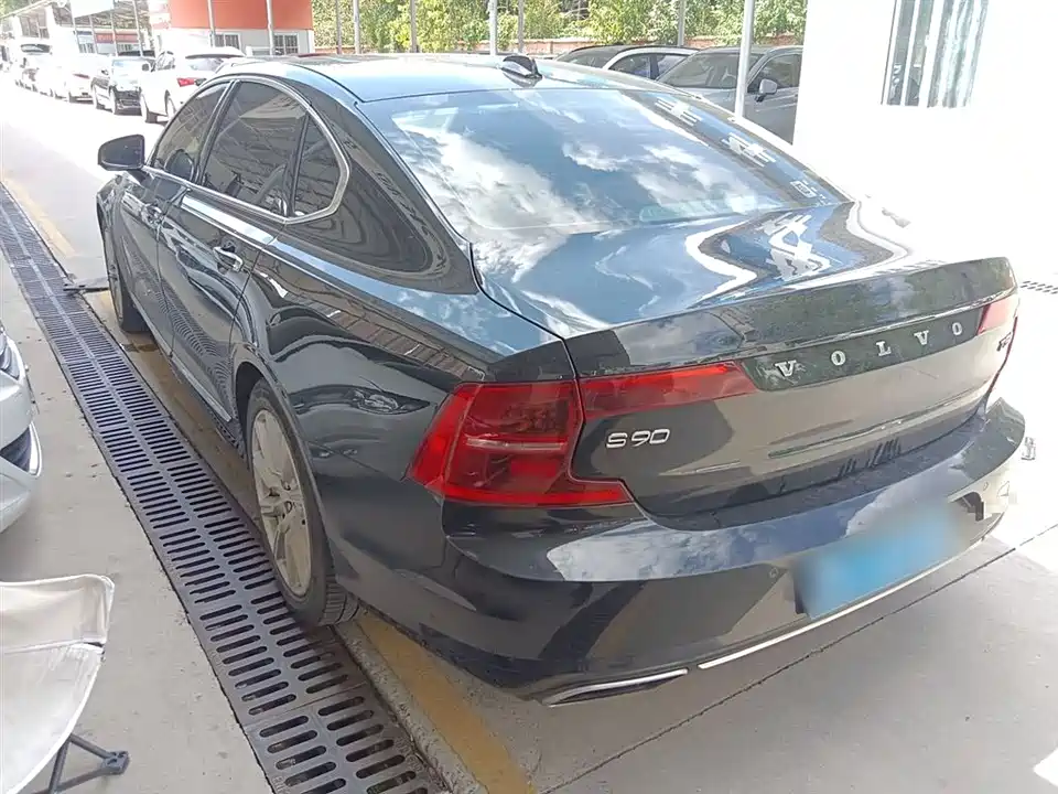 Volvo S90