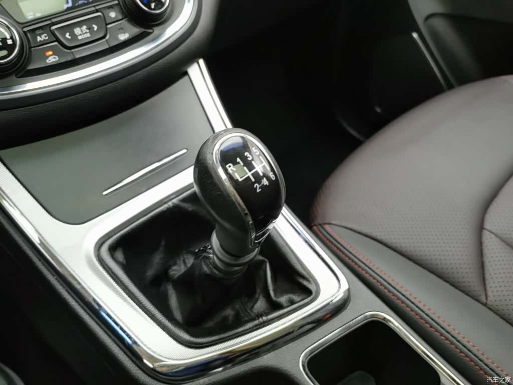 Wuling 560, 2016 13