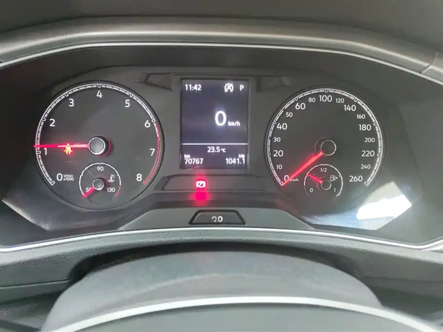 Volkswagen T-ROC exploring Songs