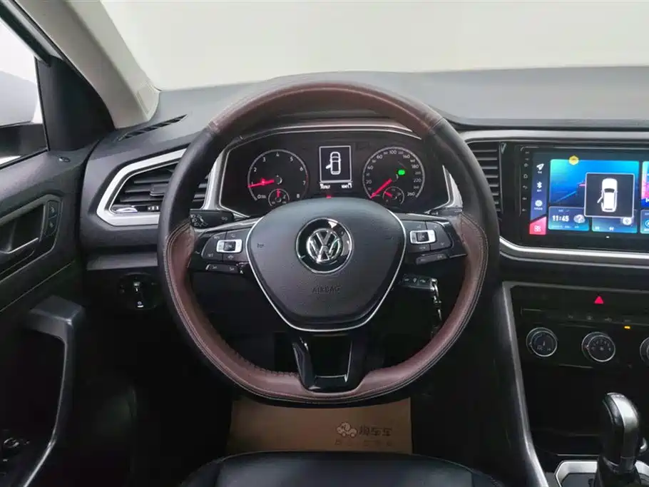 Volkswagen T-ROC exploring Songs