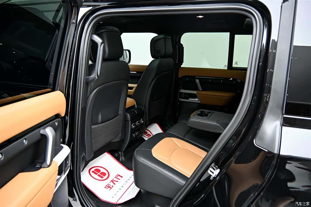 Land Rover Defender, 2024 13