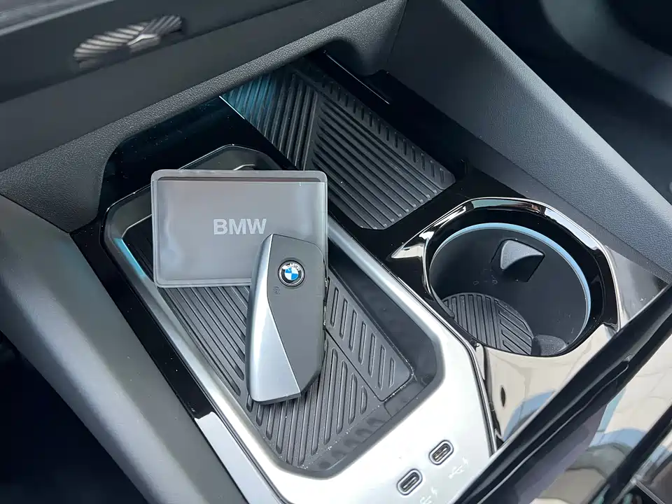 BMW i5