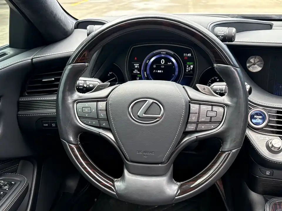 Lexus LS