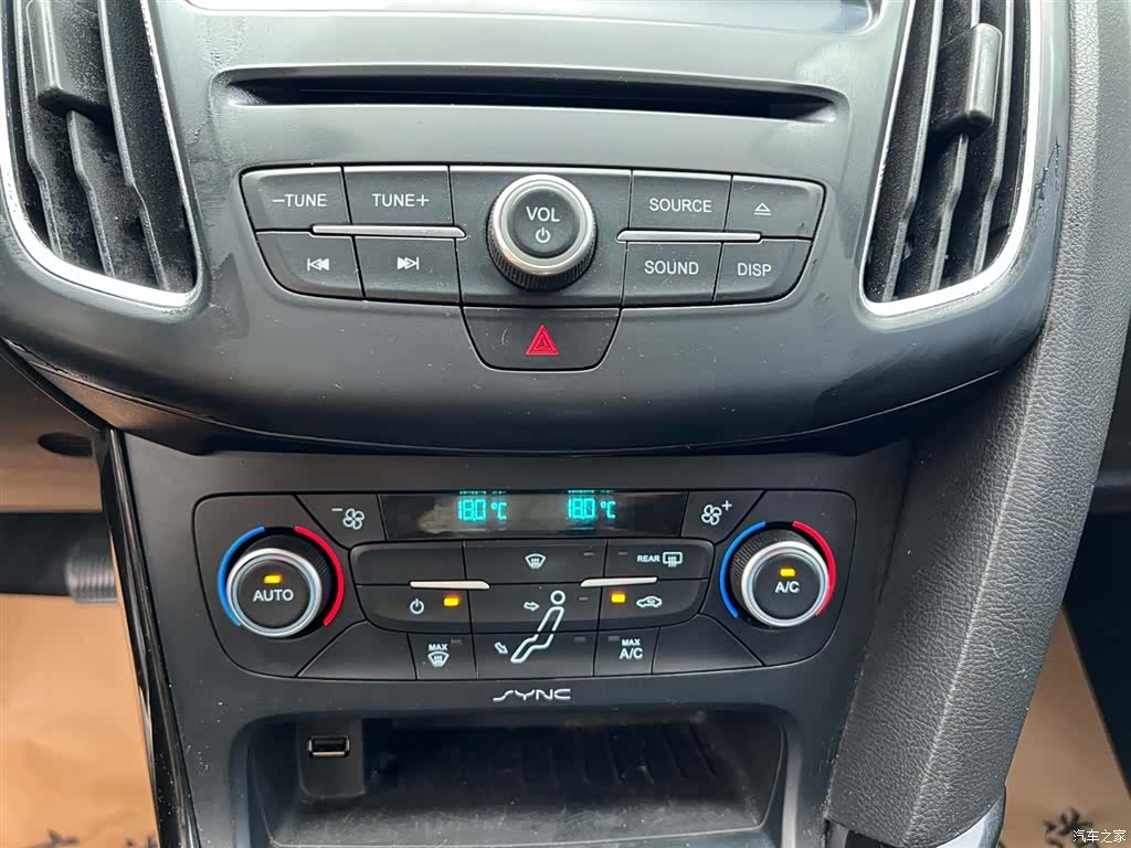 Ford Focus, 2018 12