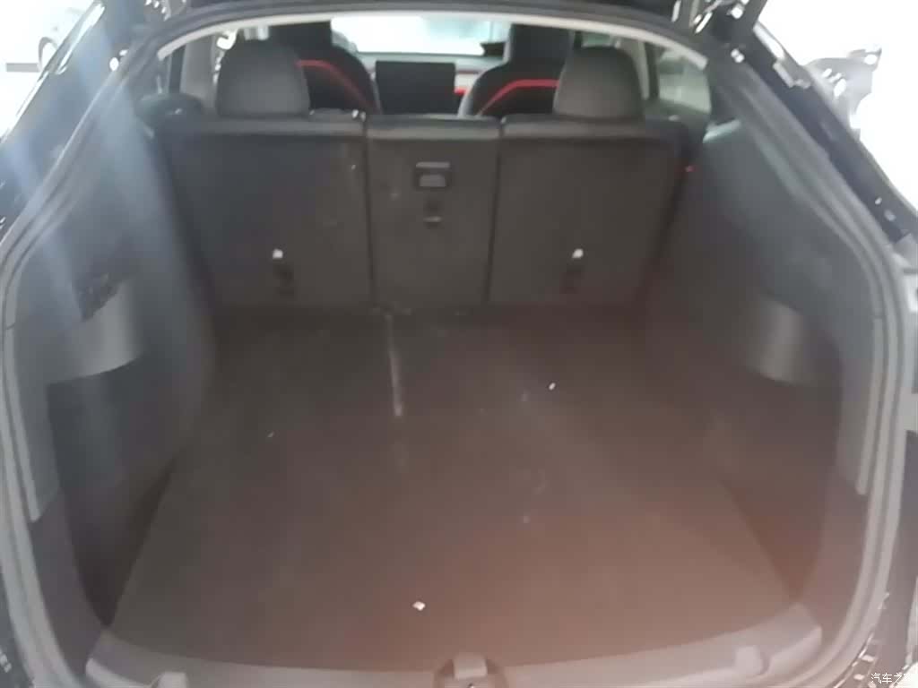 Tesla Model Y, 2023 19