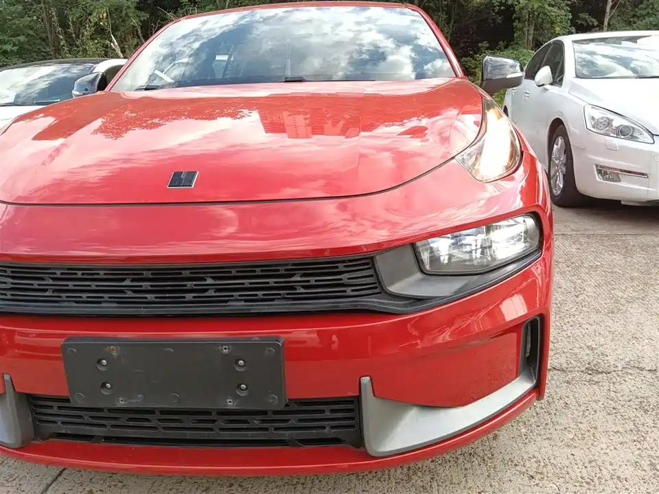 Lynk & Co 03