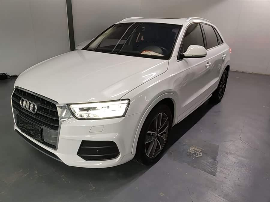 Audi Q3 2018, фото 1