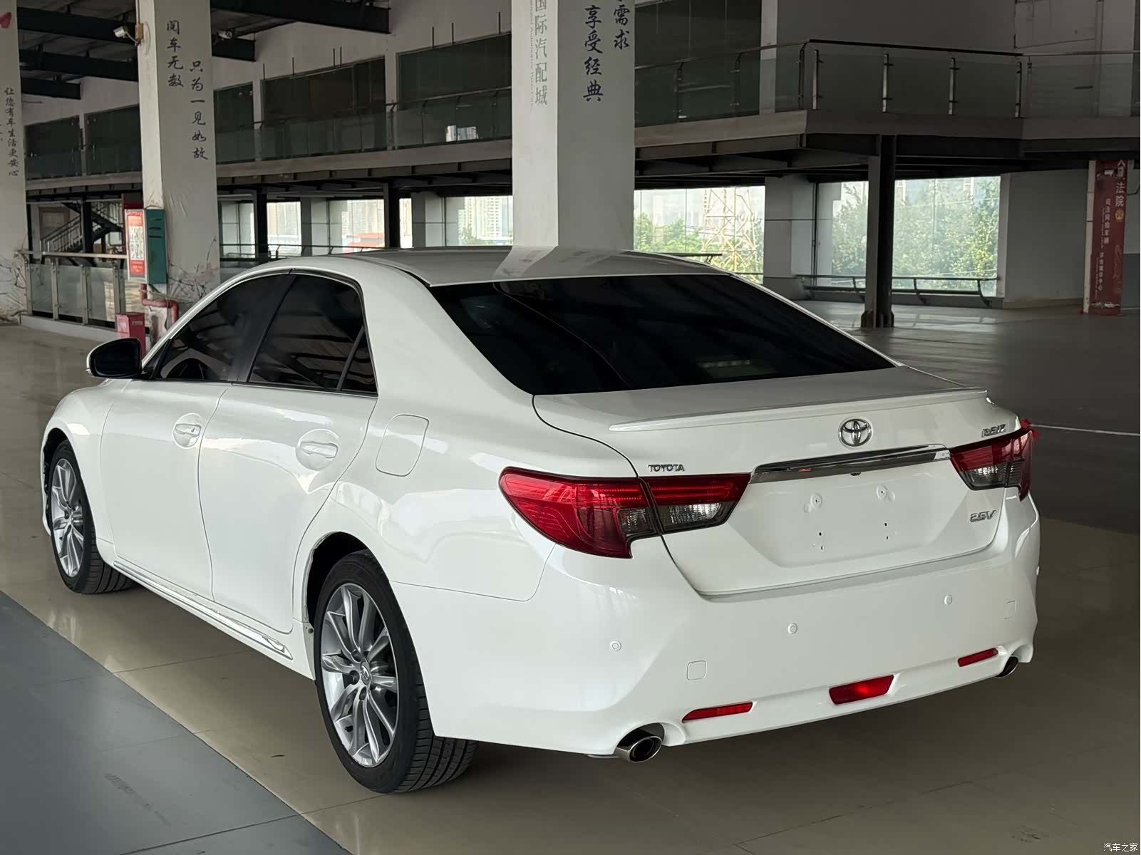 Toyota 2.5V, 2015 4