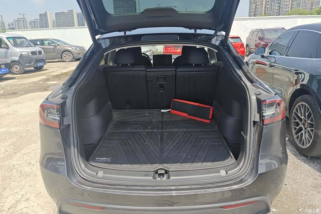 Tesla Model Y, 2024 4