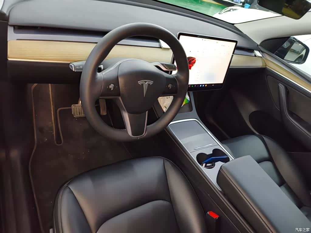 Tesla Model Y, 2023 10