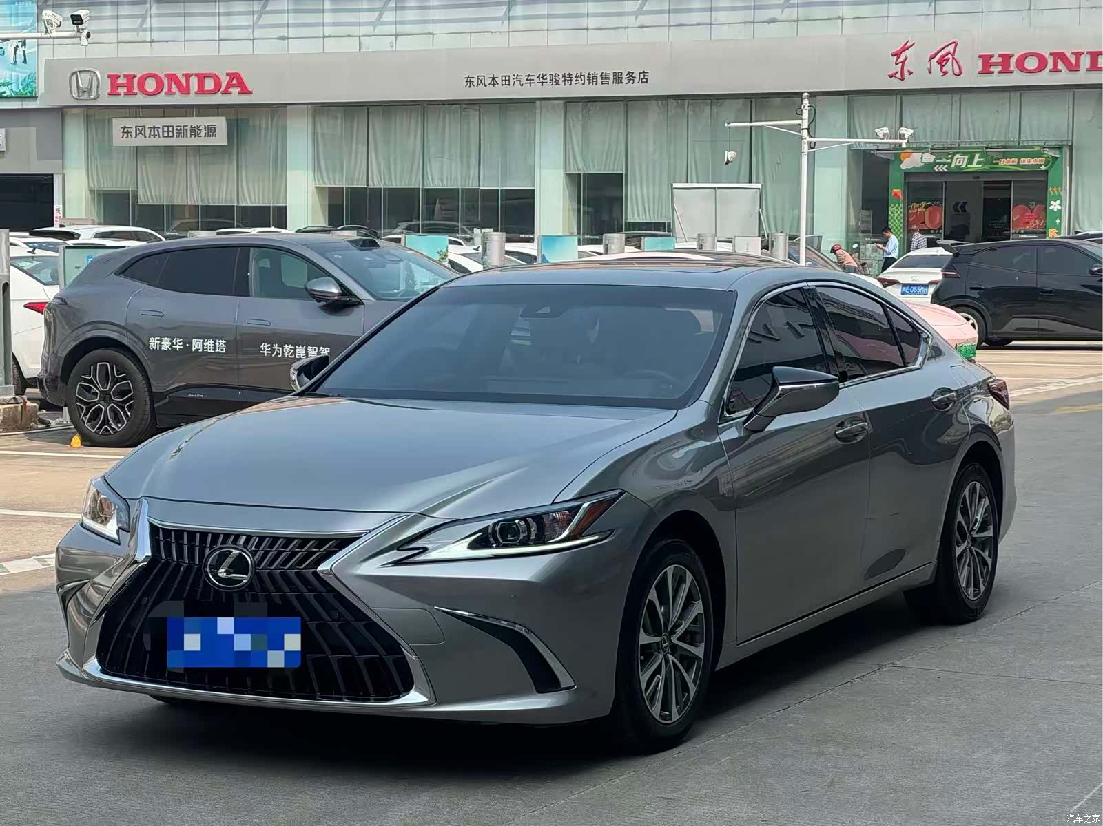 Lexus ES, 2022 3