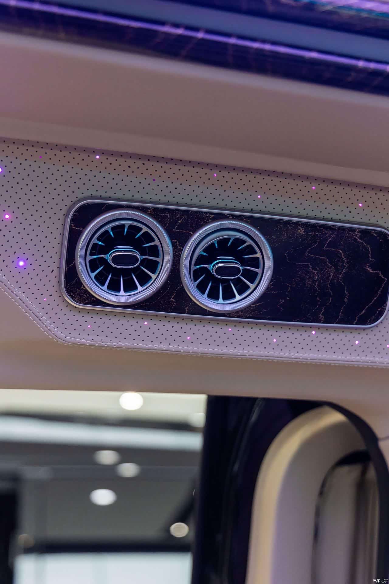 Mercedes-Benz 7, 2023 13