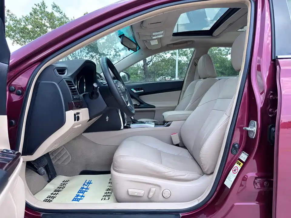 Toyota Reiz