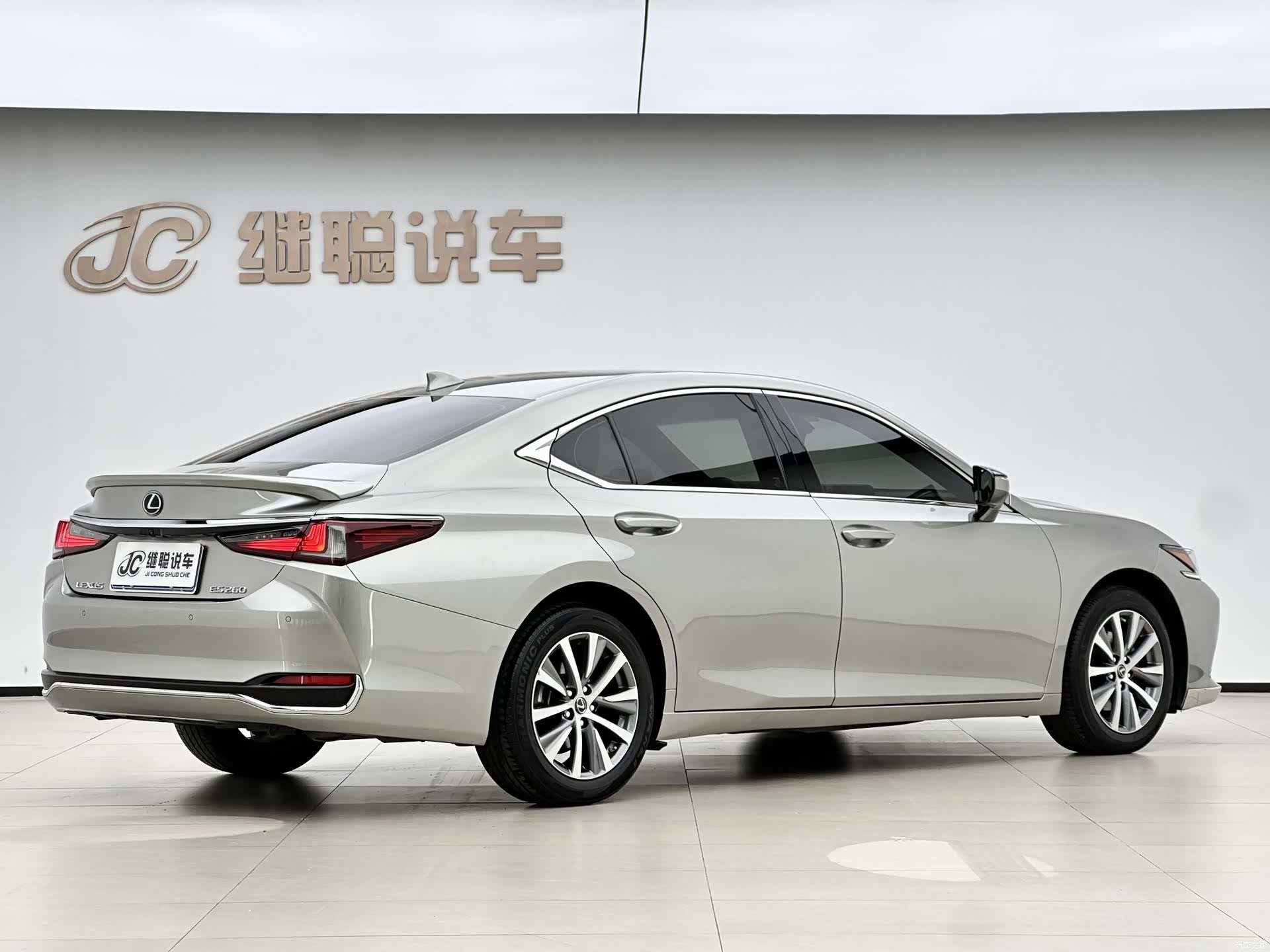 Lexus ES, 2021 все фото