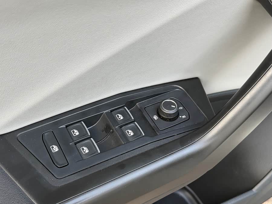 Volkswagen T-ROC 2023, фото 5