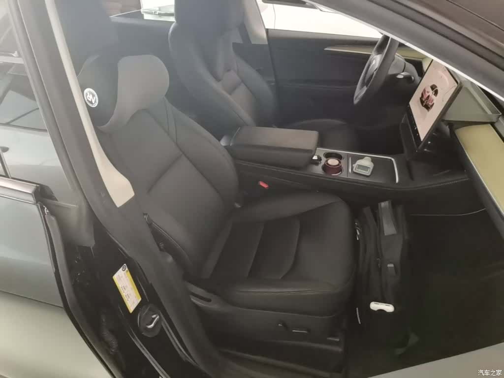 Tesla Model Y, 2023 25