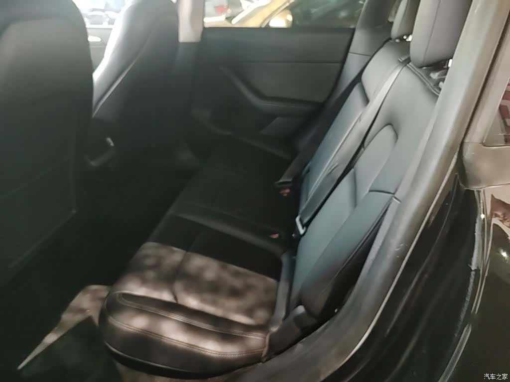 Tesla Model Y, 2022 17