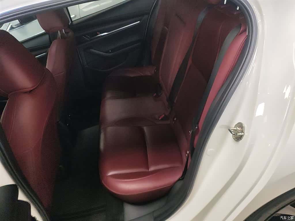 Mazda Mazda3, 2023 17