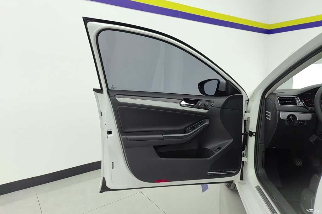 Volkswagen Sagitar, 2016 7