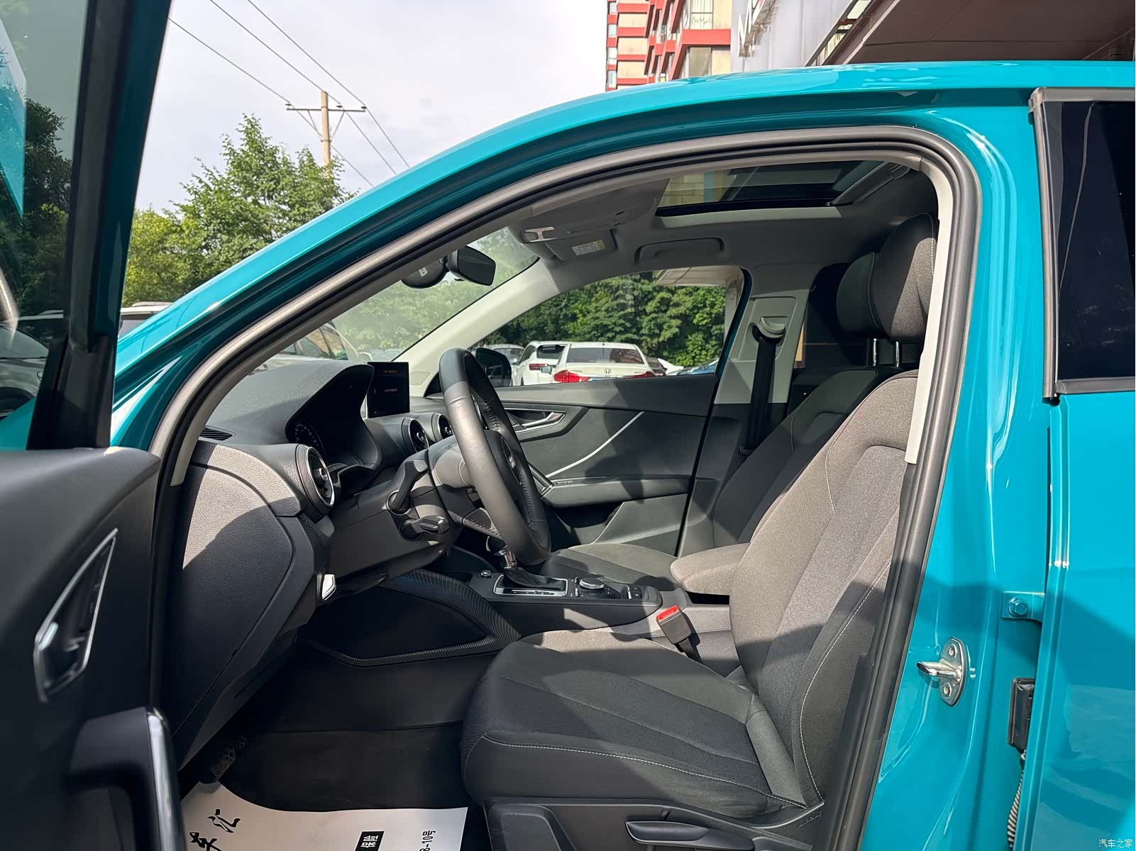 Audi Q2L, 2018 9