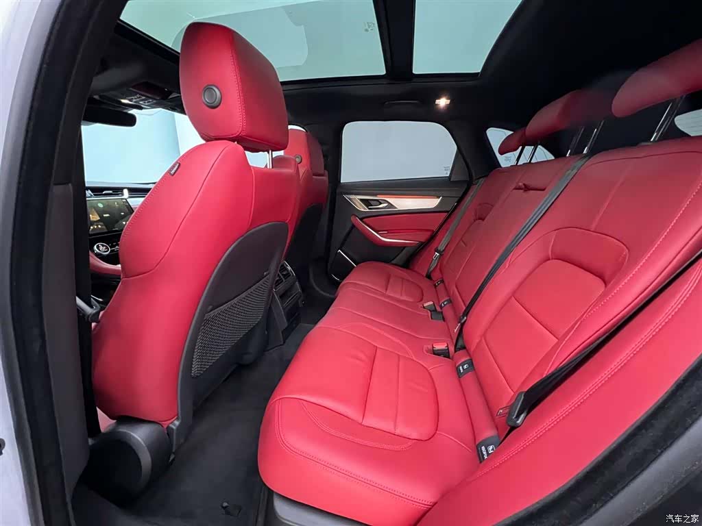 Jaguar F-PACE, 2023 24