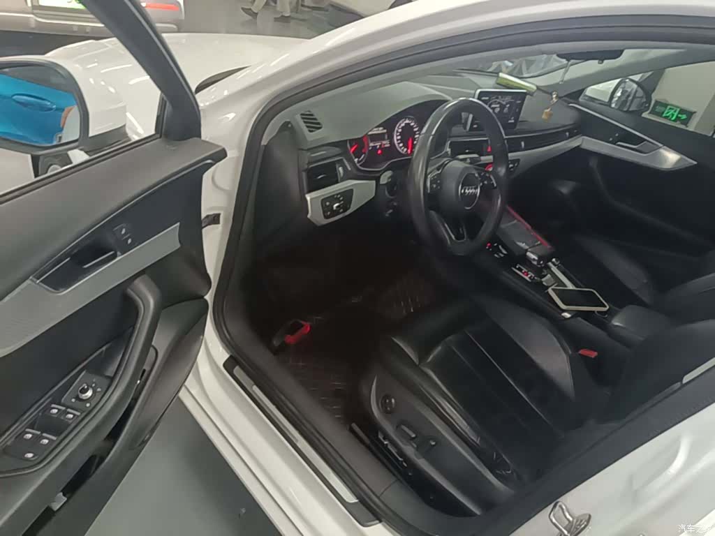 Audi A4L, 2017 12