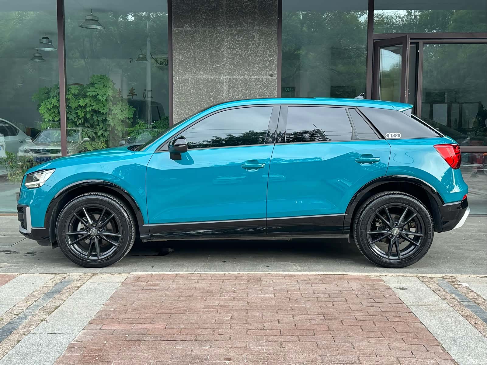 Audi Q2L, 2018 все фото