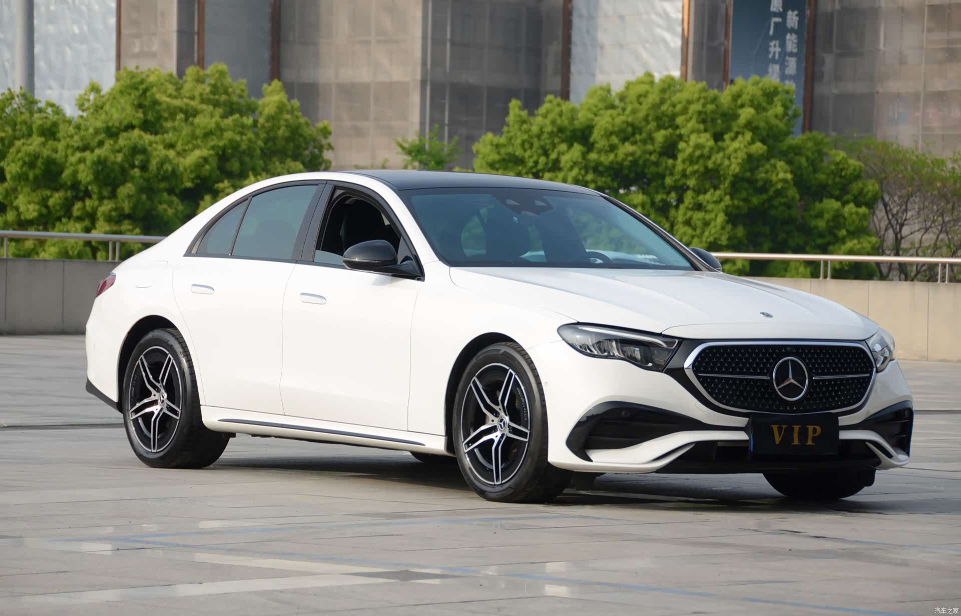 Mercedes-Benz E-Class, 2024 3