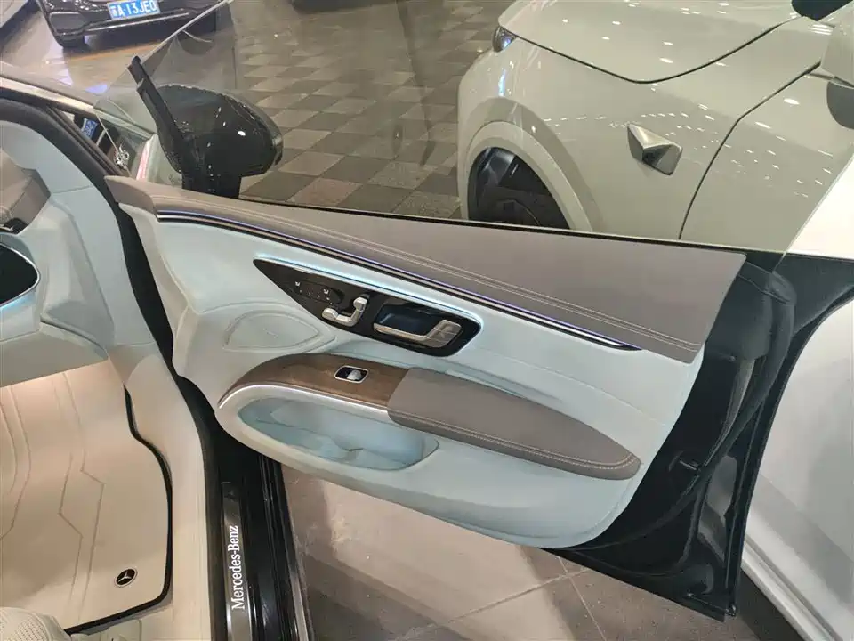 Mercedes-Benz EQS