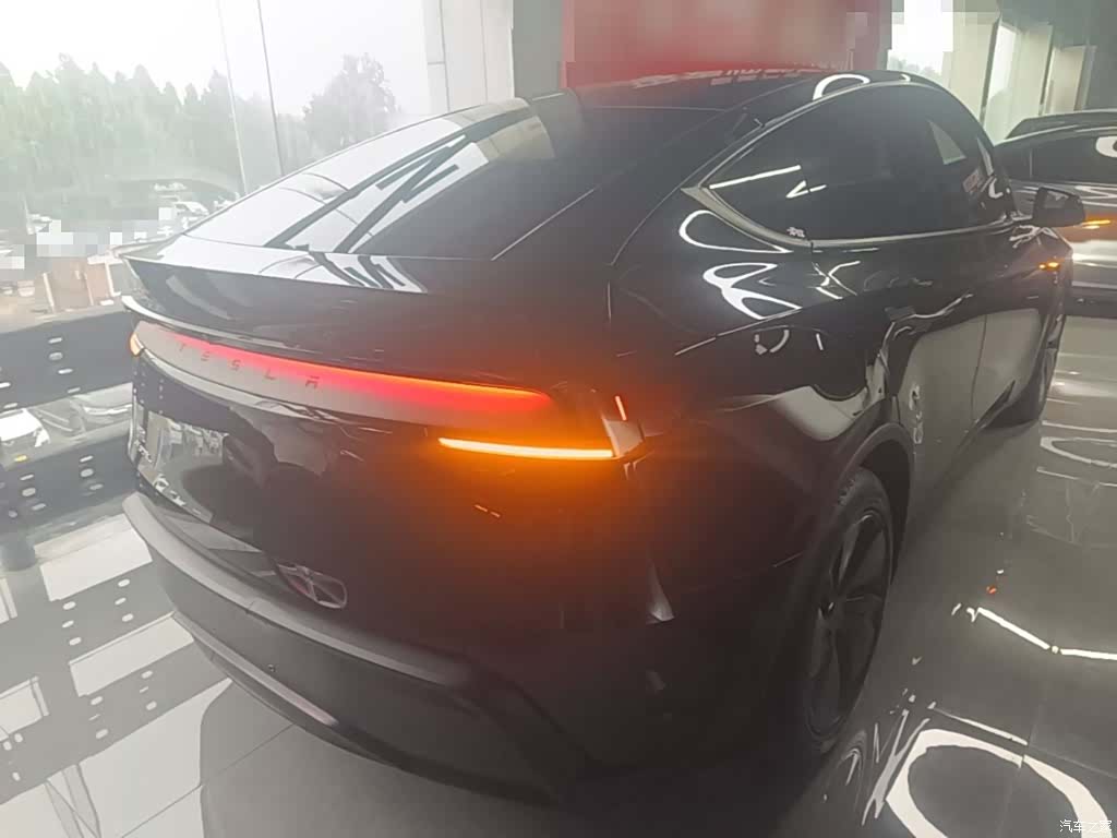 Tesla Model Y, 2025 6