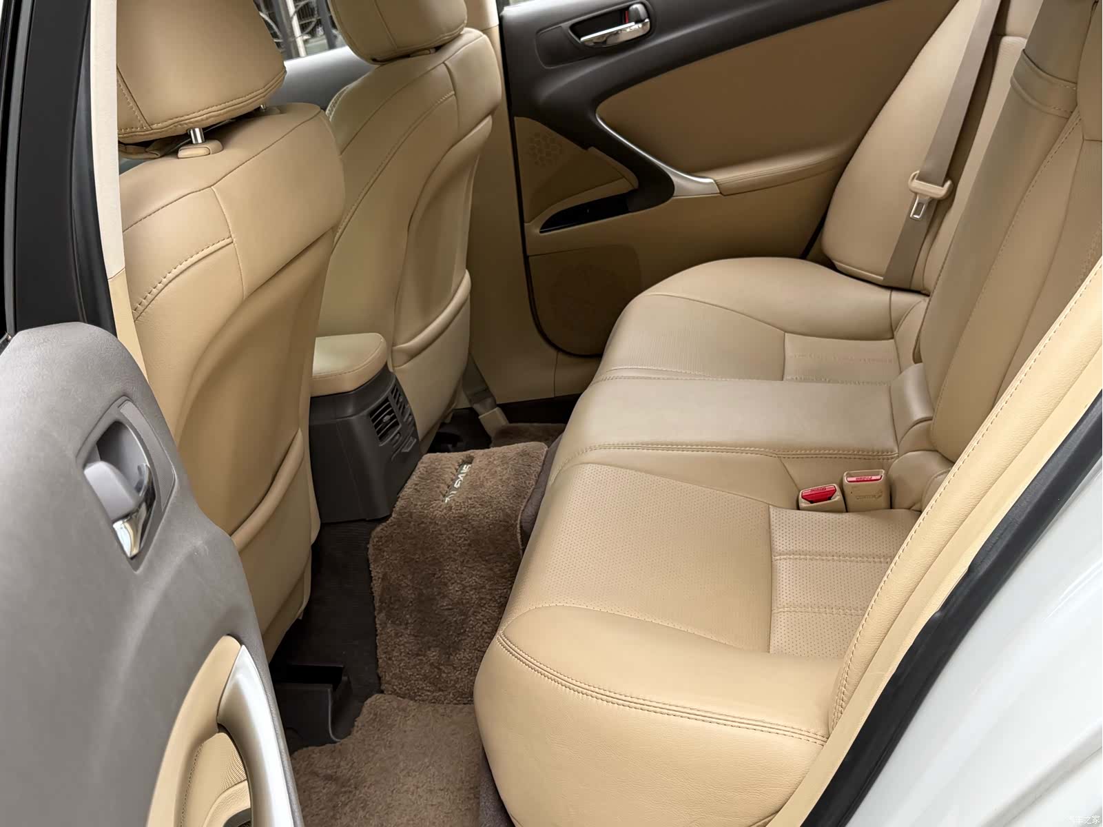 Lexus IS, 2011 8