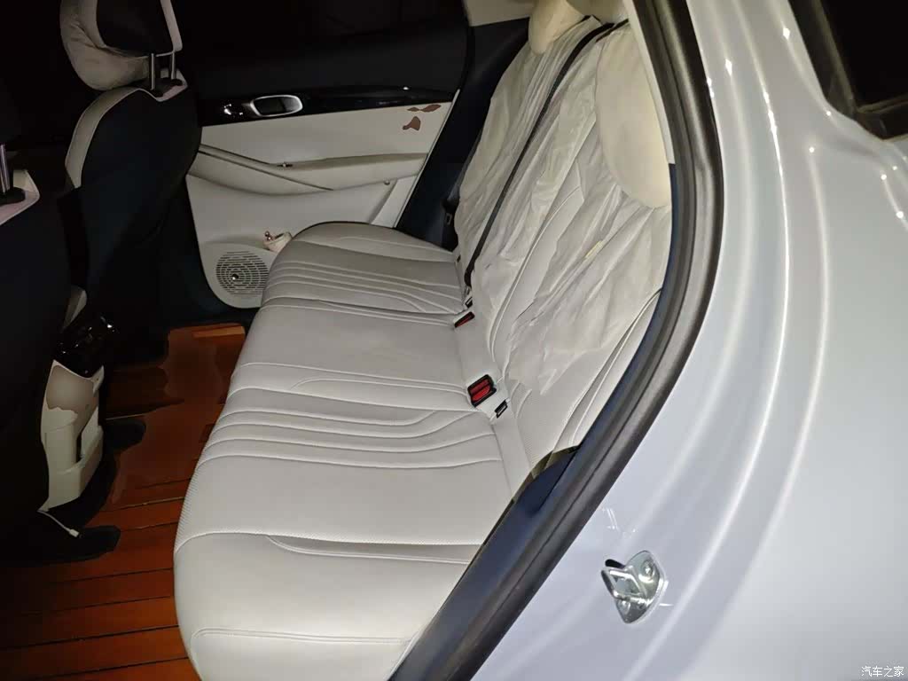 Geely Galaxy E5, 2024 13