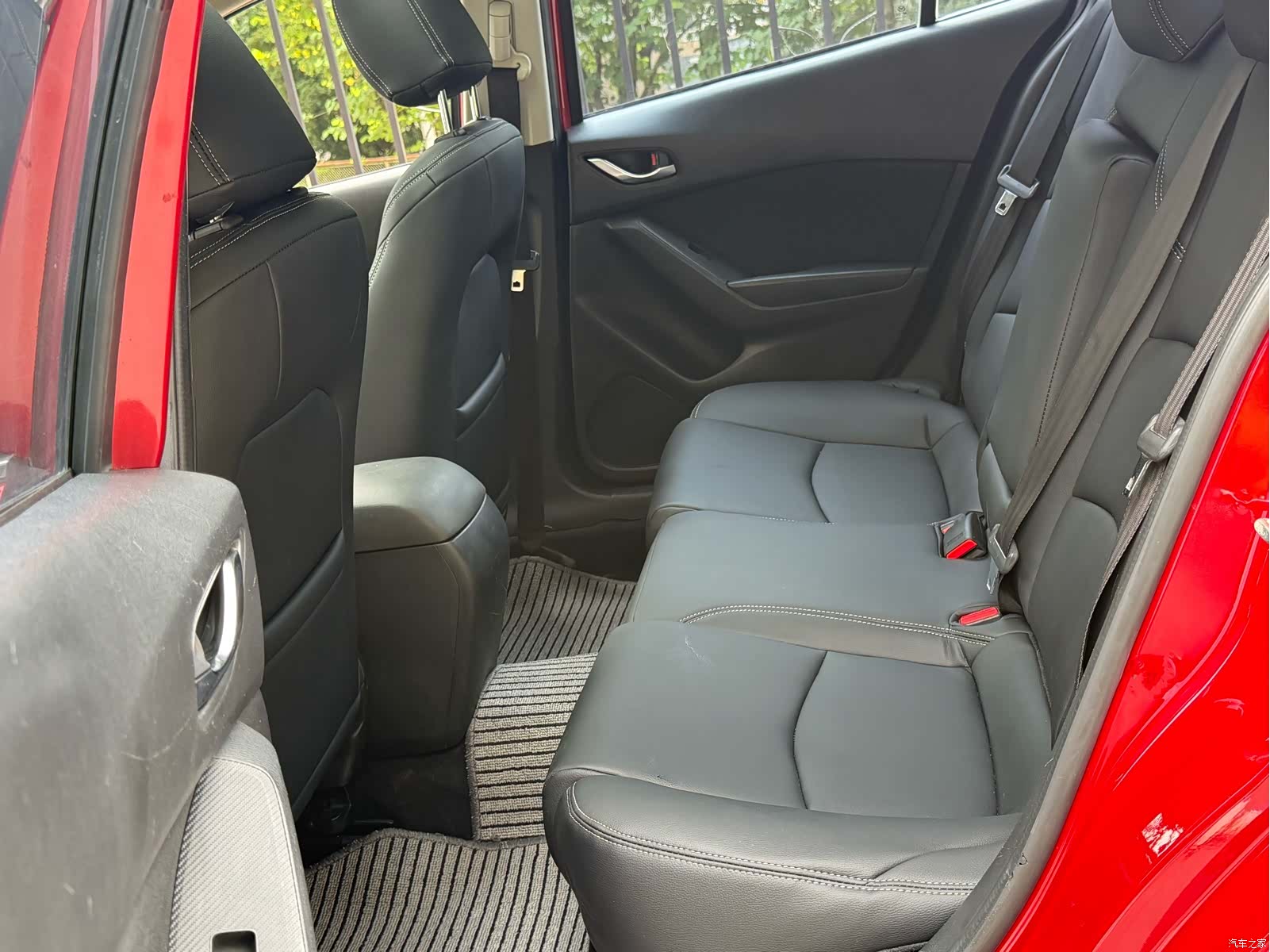 Mazda Mazda3, 2015 9