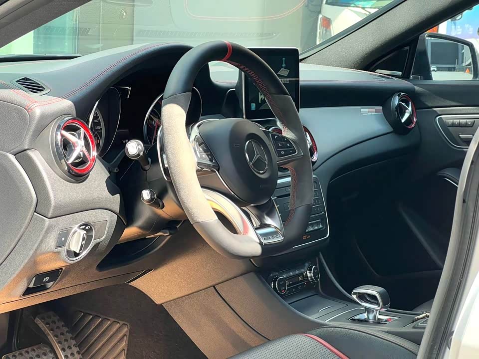 Mercedes-Benz CLA AMG Mercedes-Benz CLA AMG