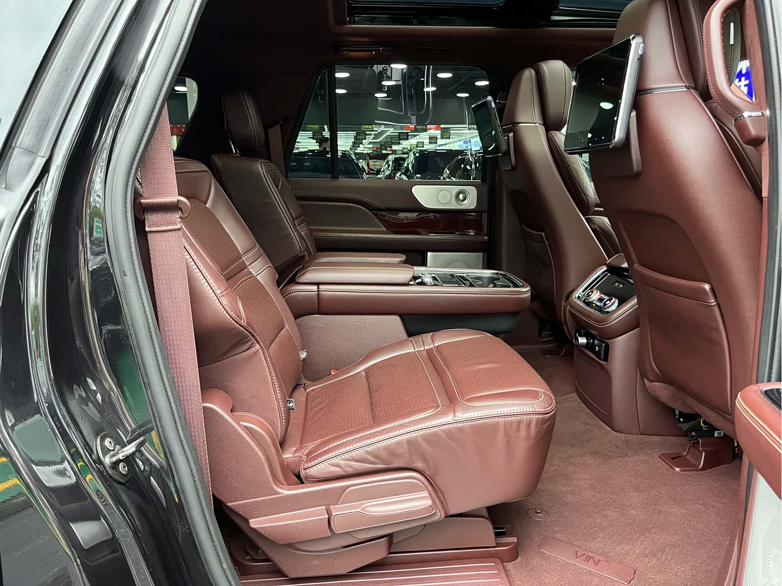 Lincoln Navigator, 2021 13