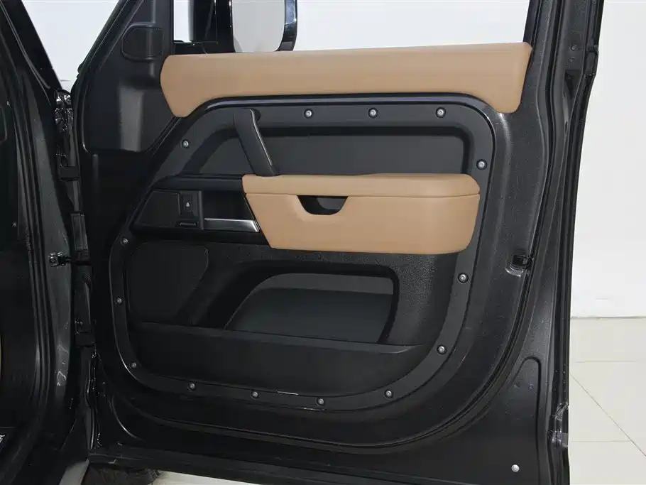 Land Rover guard