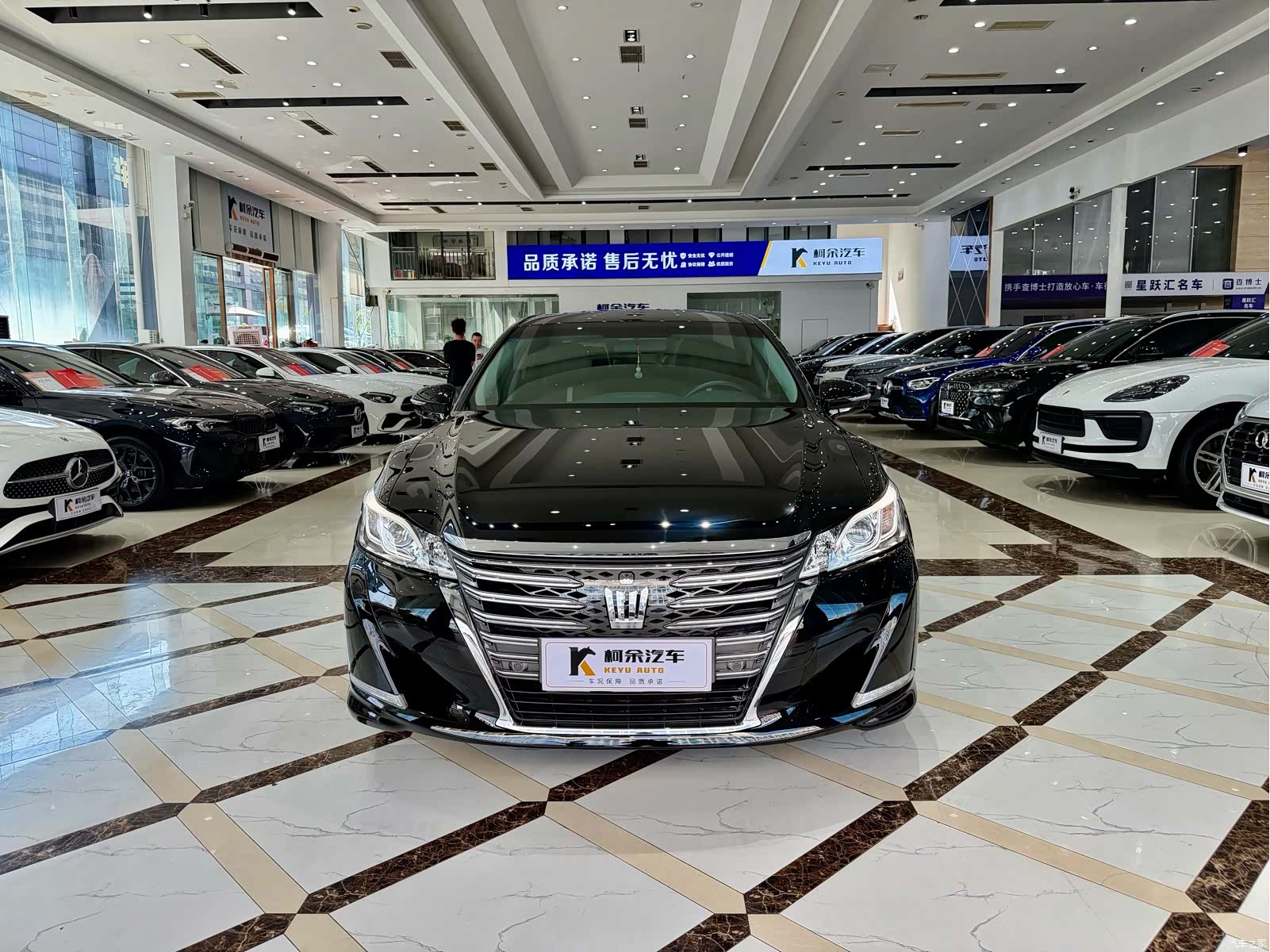 Toyota Crown, 2017 3