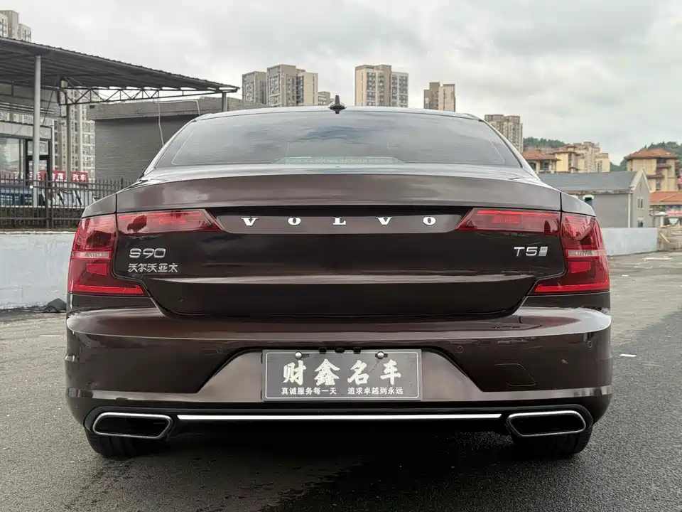 Volvo S90