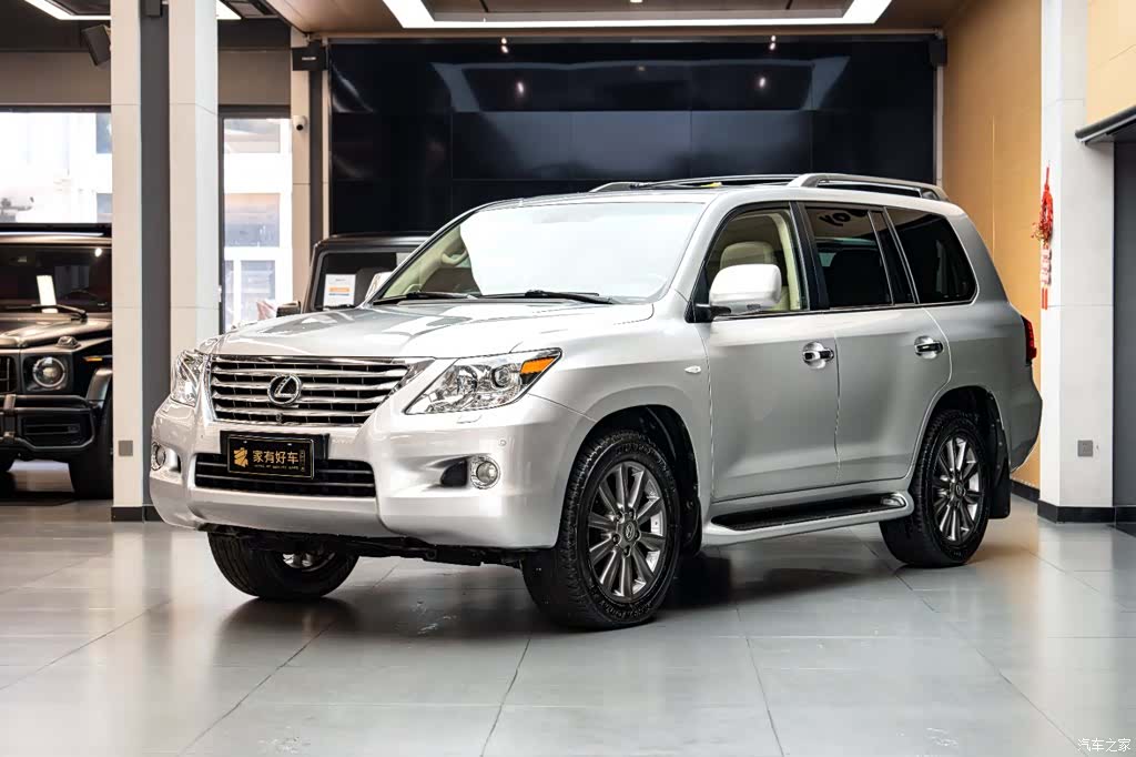 Lexus LX, 2008 1