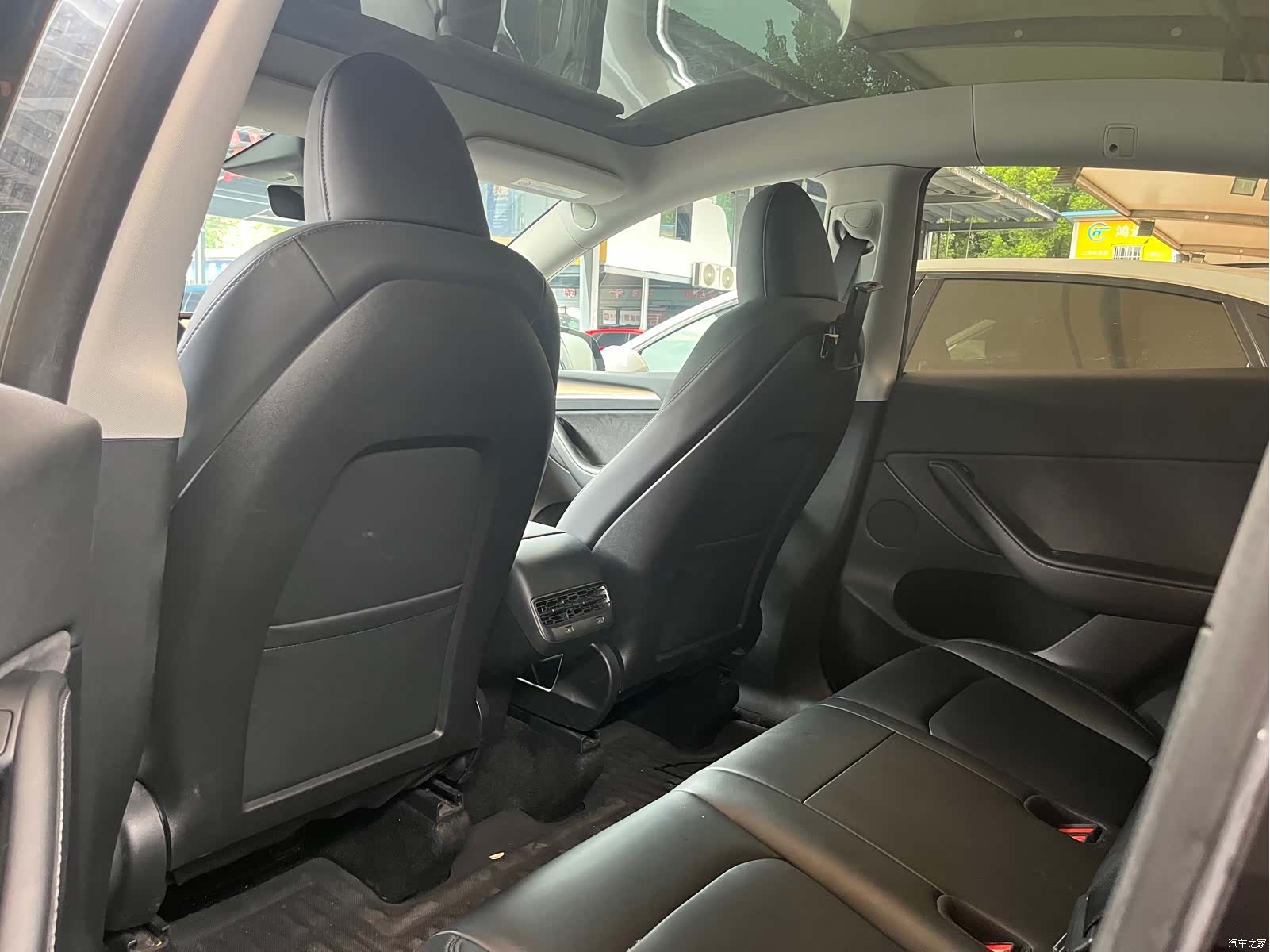 Tesla Model Y, 2022 все фото