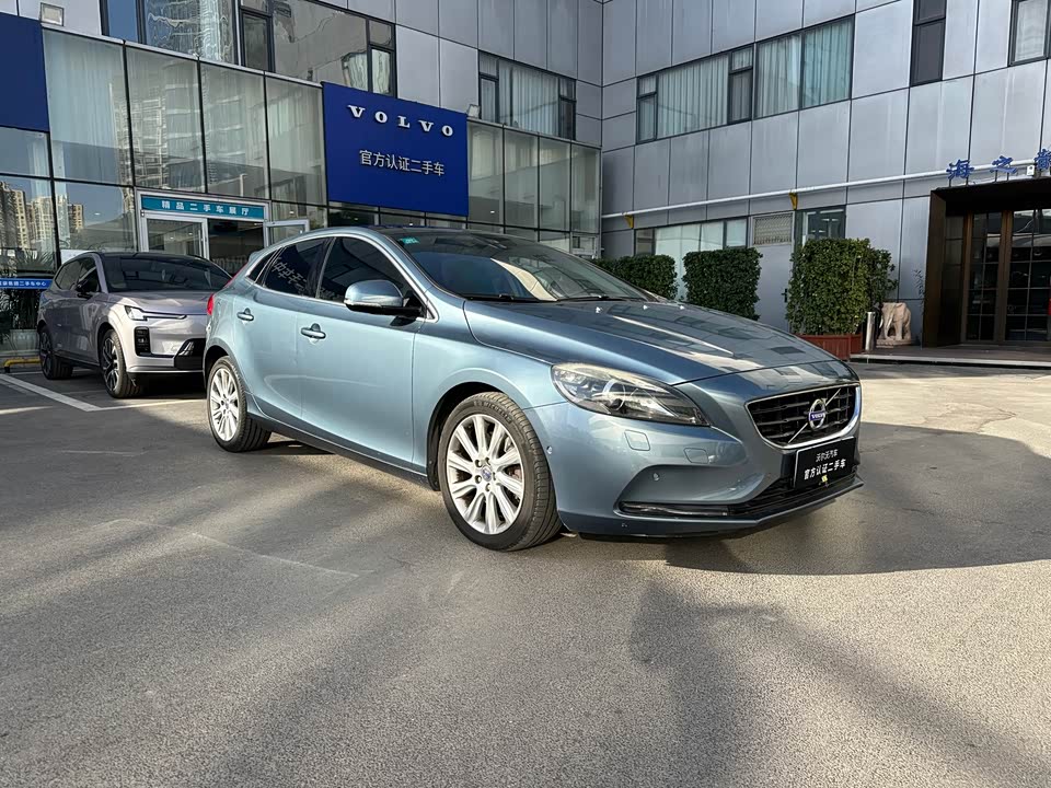 Volvo V40