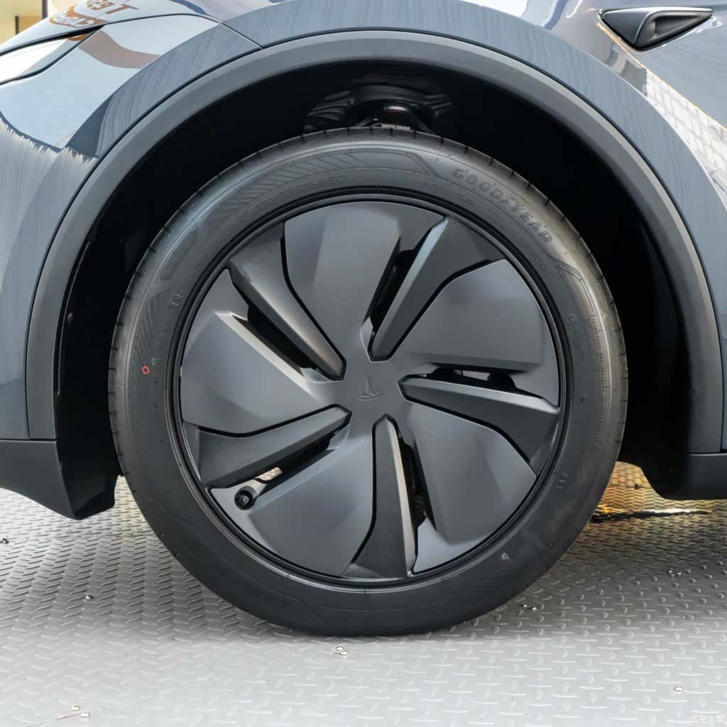 Tesla Model Y, 2026 8