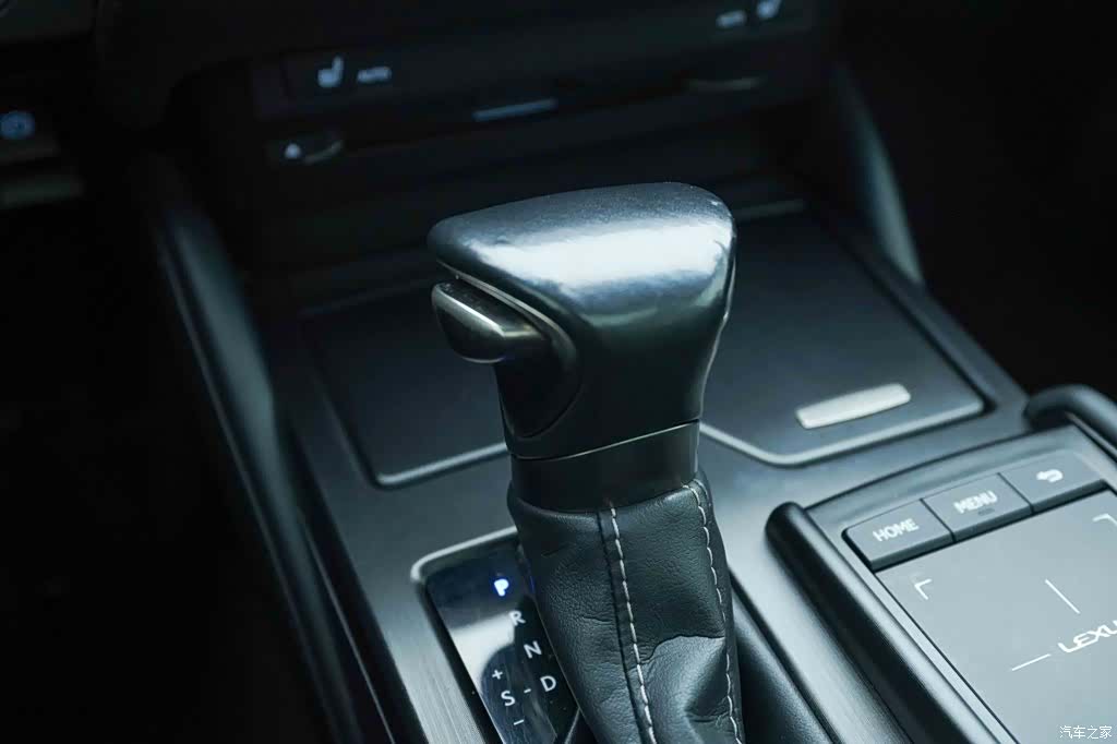 Lexus ES, 2019 9
