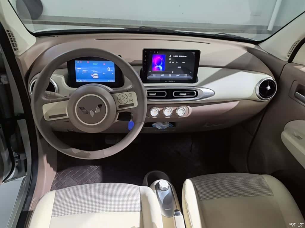 Wuling MINIEV, 2025 10