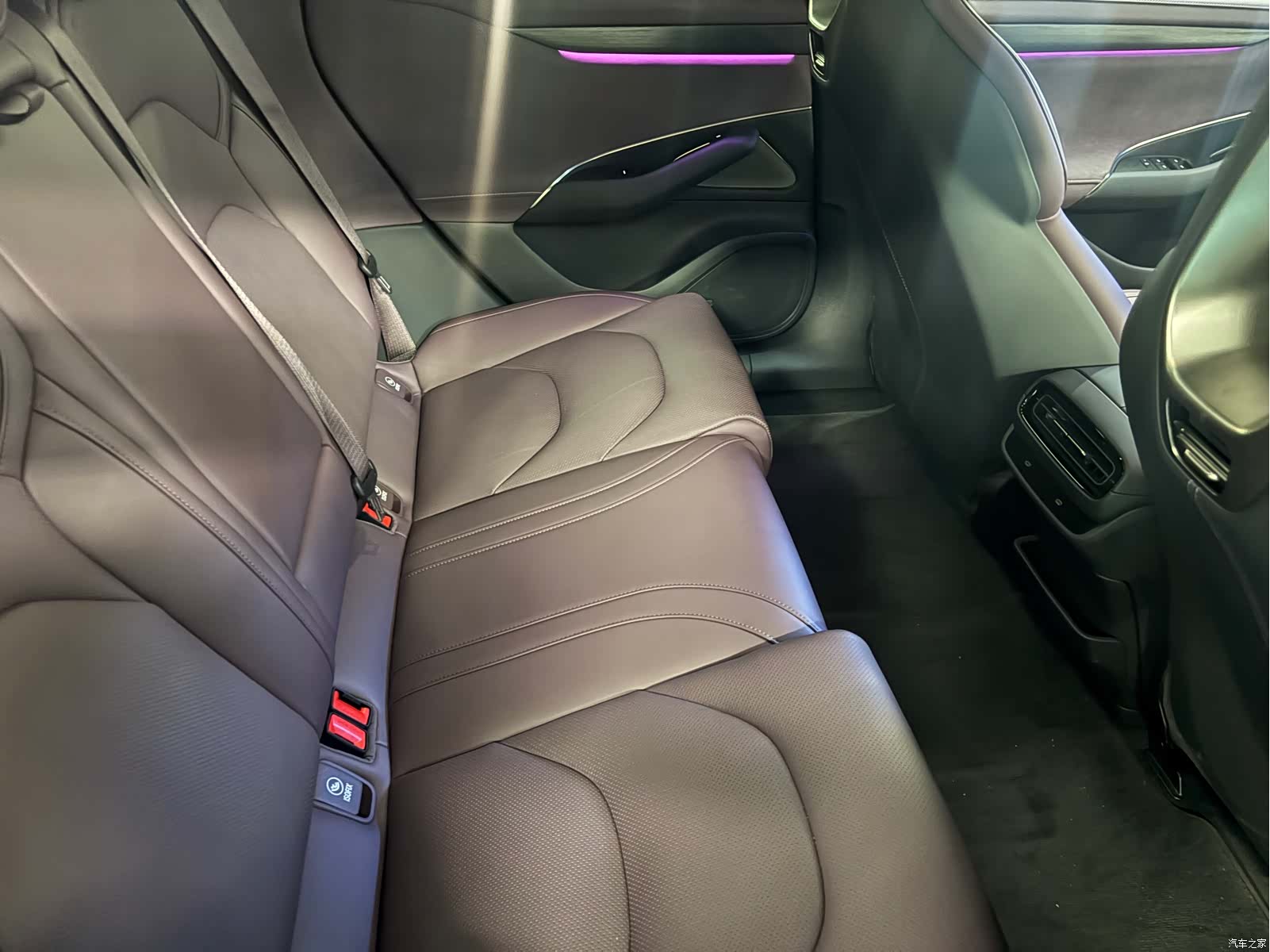Xiaomi SU7, 2025 15
